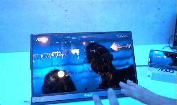 華碩展示新款ZenScreen Go可移動(dòng)顯示屏 華碩展示新款ZenScreen Go可移動(dòng)顯示屏